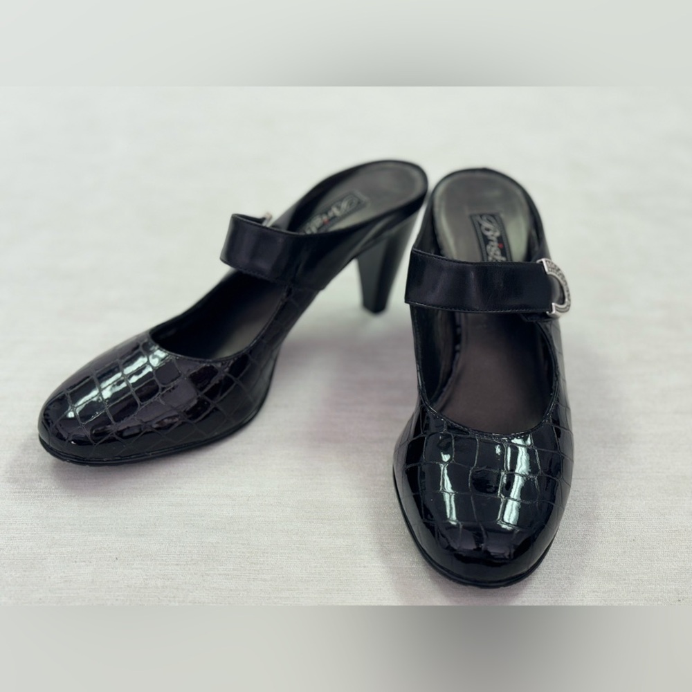 Vintage Brighton ‘Beau’ Handmade in Italy shoes.  Black croco patent leather.
